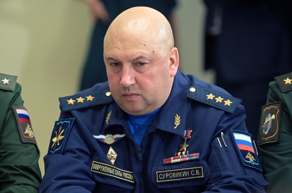 СМИ: Окружение Суровикина опровергло его возвращение в Россию