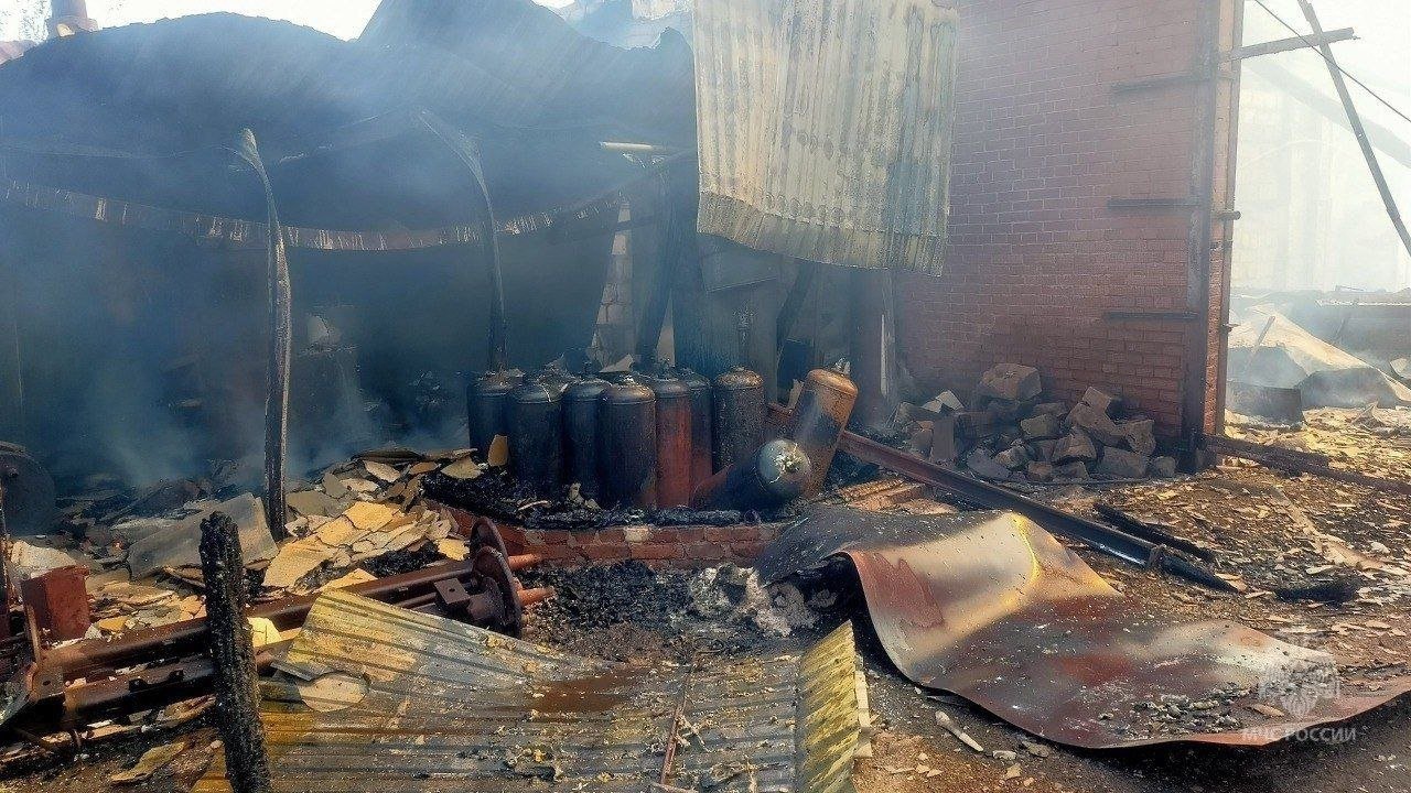 Сжигание мусора на производстве фанеры в Сюмсях привело к пожару